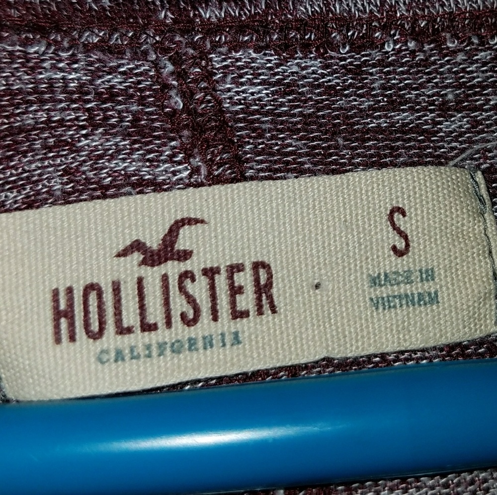 Maroon Hollister Sweater - Picture 2 of 3